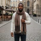 Elegancki szal damski męski 215x105 brązowy z autentycznym wzorem