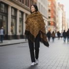 Elegancka chusta złoto-czarna 215x105 cienki szal damski